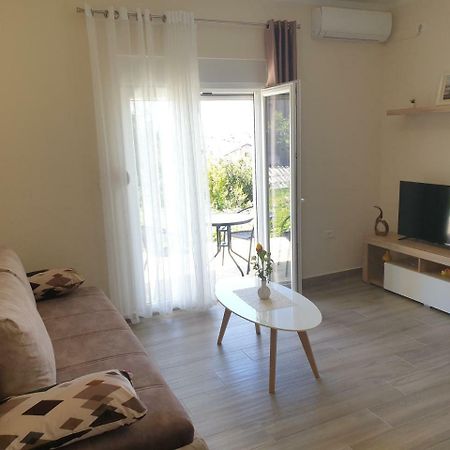 Apartments Jadran ティヴァト エクステリア 写真