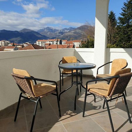 Apartments Jadran ティヴァト エクステリア 写真