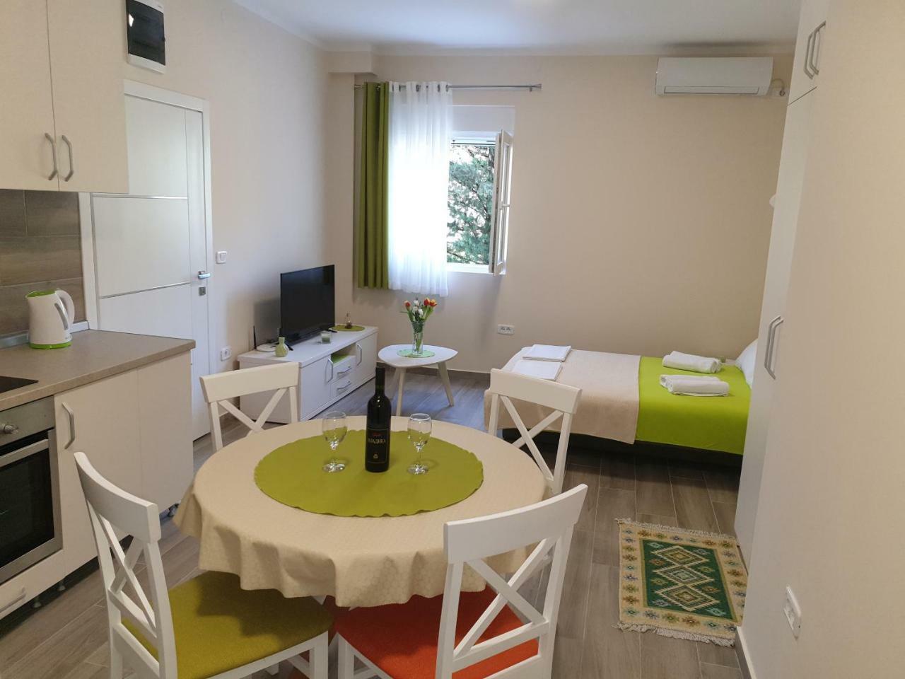 Apartments Jadran ティヴァト エクステリア 写真