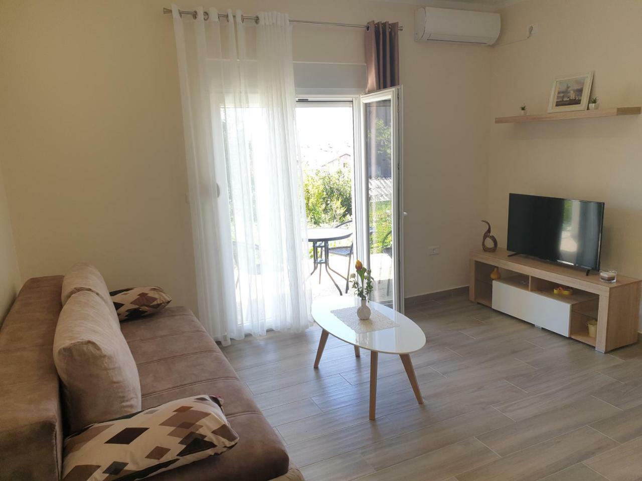 Apartments Jadran ティヴァト エクステリア 写真