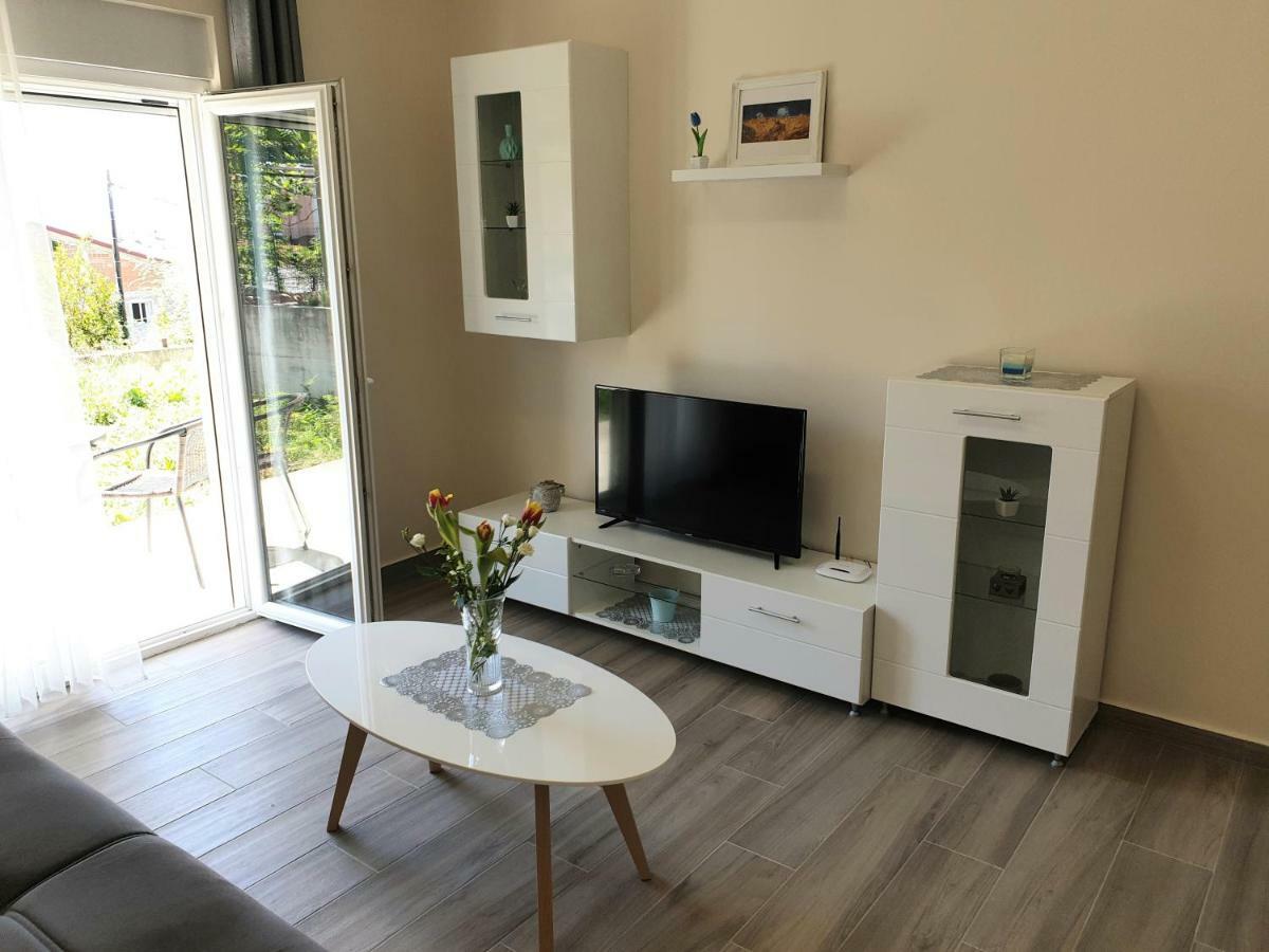 Apartments Jadran ティヴァト エクステリア 写真