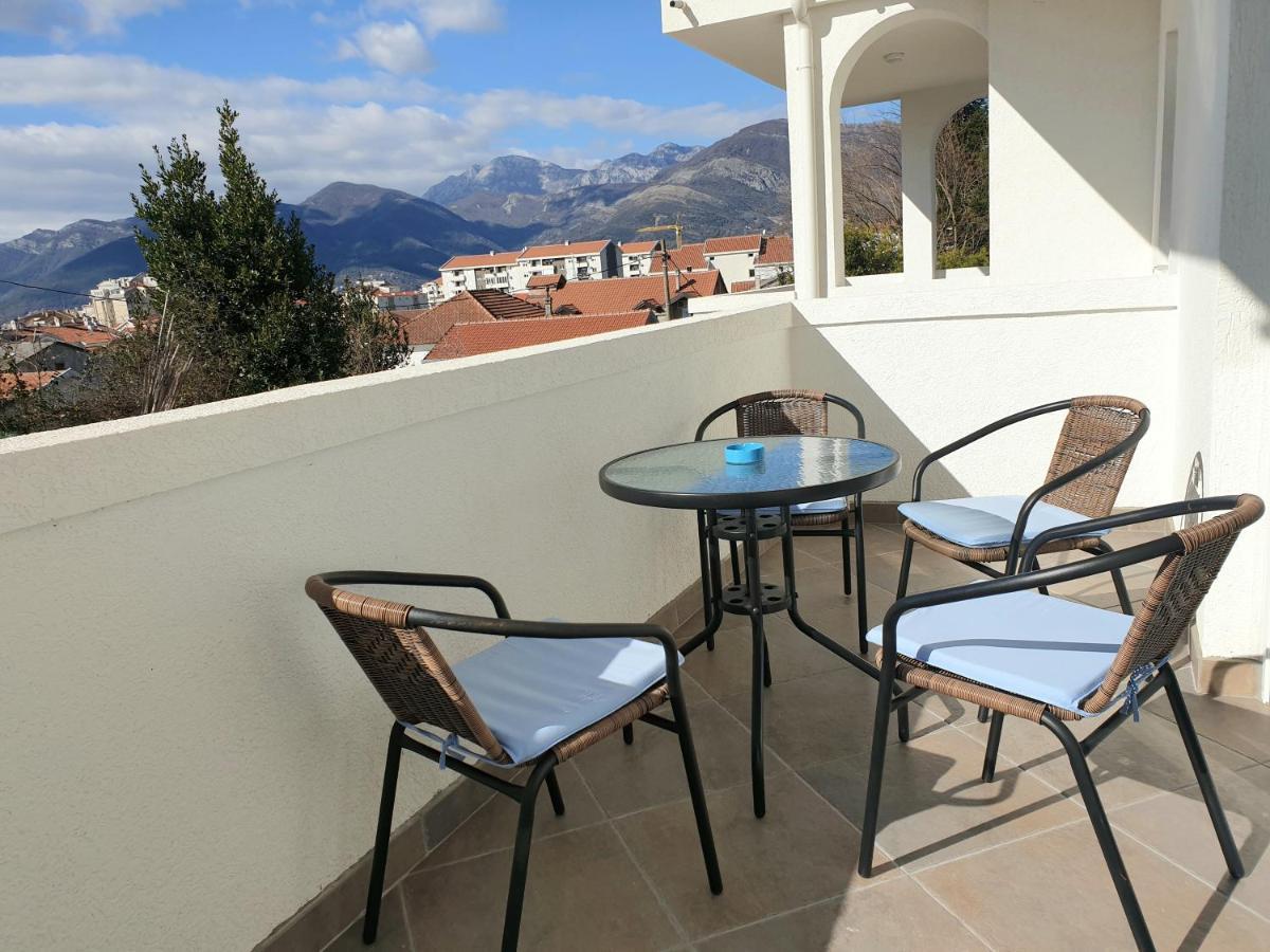 Apartments Jadran ティヴァト エクステリア 写真