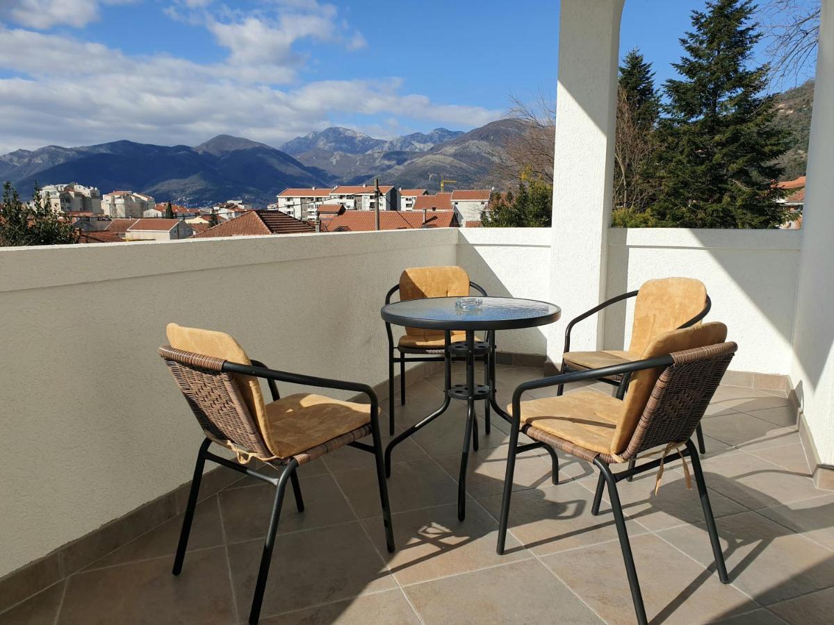 Apartments Jadran ティヴァト エクステリア 写真